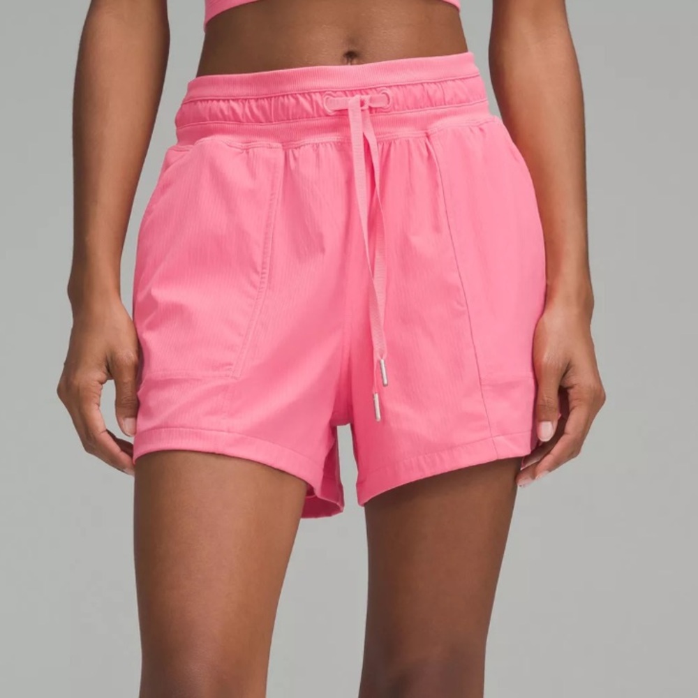 Lululemon Dance Studio shorts sz 6